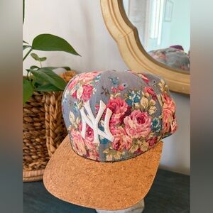 New Era New York Yankees baseball hat with floral pattern and cork brim.